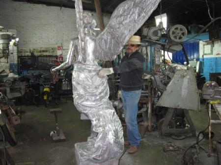 Toques finales a escultura del angel