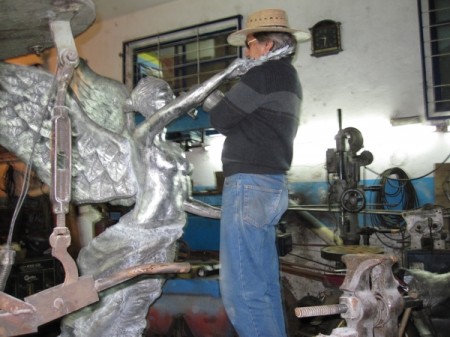 Toques finales a escultura del angel