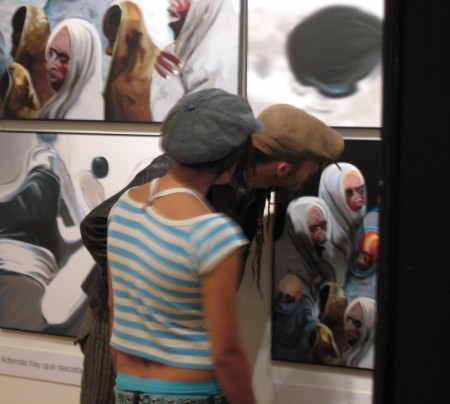 "Irak, destrucción +IVA" & "Emigración, pelillos a la mar" (Exposición de Juanma Tapia)