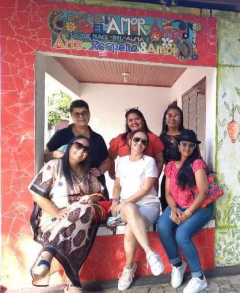 “Luz Fragmentada: El Cosmos de Yarime Lobo - Una celebración para la comunidad de Artistas de la Tierra”