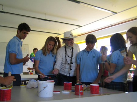 ALUMNOS DE SITGES PINTAN DOS CUADROS DE GRAN FORMATO